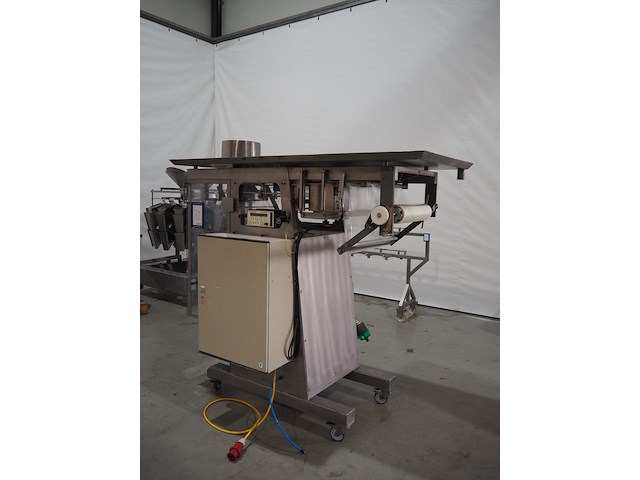 Nn vertical bag forming, filling and sealing machine - afbeelding 6 van  11