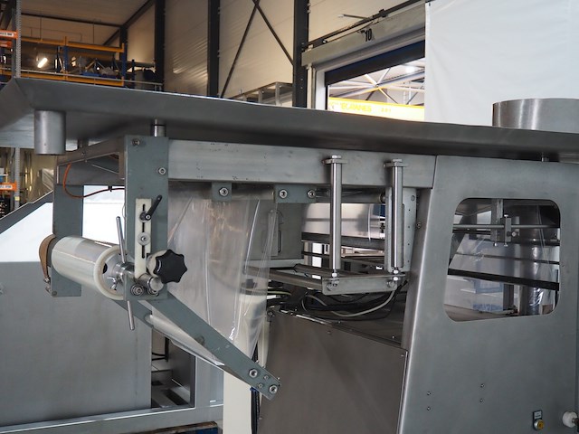 Nn vertical bag forming, filling and sealing machine - afbeelding 8 van  11