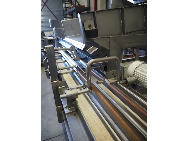 Nn vibrating gutter with sorting belt - afbeelding 18 van  19