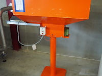 Nn vibrating infeed bunker