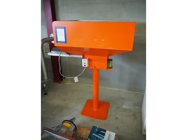 Nn vibrating infeed bunker - afbeelding 1 van  7