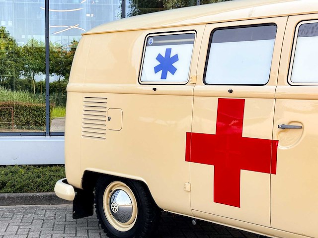 No reserve: volkswagen t1 ambulance transporter 1500-27 1965, be-02-41 - afbeelding 8 van  76