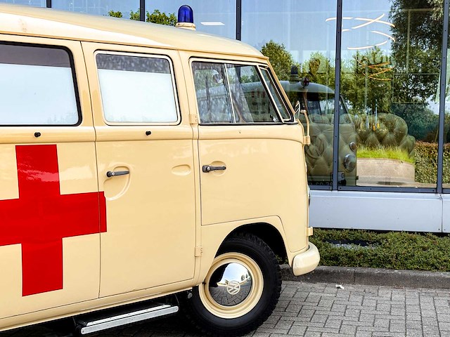 No reserve: volkswagen t1 ambulance transporter 1500-27 1965, be-02-41 - afbeelding 20 van  76