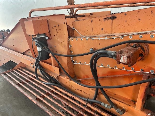 Nobels bloembollen opschepmachine - afbeelding 10 van  22