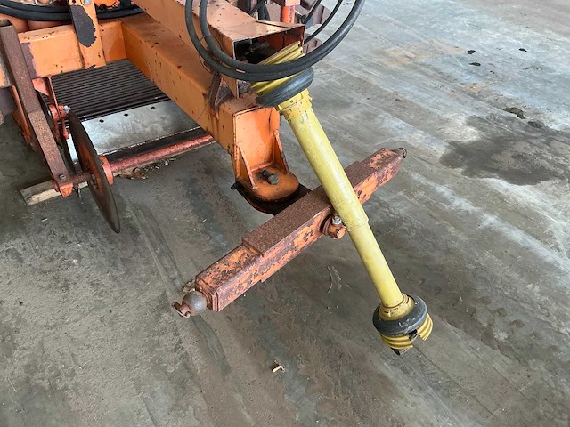 Nobels bloembollen opschepmachine - afbeelding 17 van  22