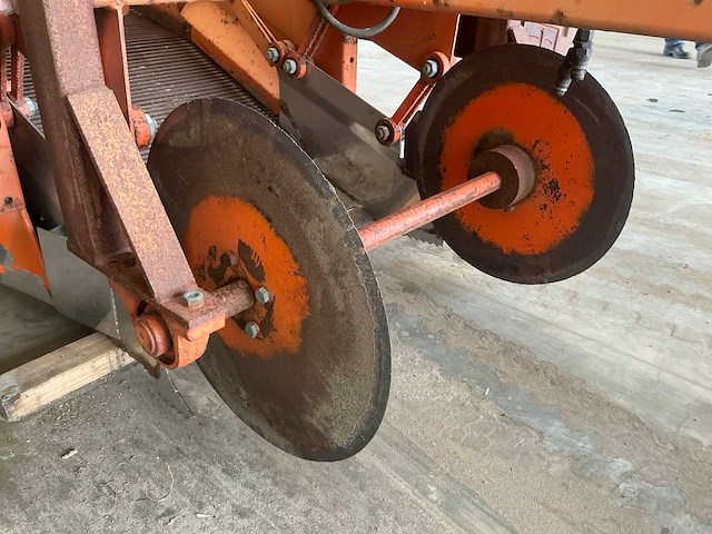 Nobels bloembollen opschepmachine - afbeelding 18 van  22