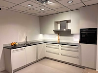 Nobilia - hoek showroomkeuken met siemens apparatuur - afbeelding 4 van  25