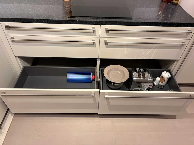 Nobilia - hoek showroomkeuken met siemens apparatuur - afbeelding 7 van  25