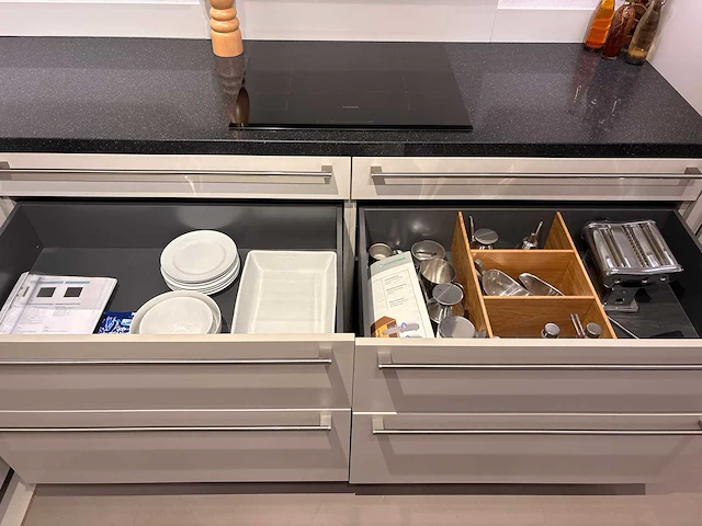 Nobilia - hoek showroomkeuken met siemens apparatuur - afbeelding 8 van  25