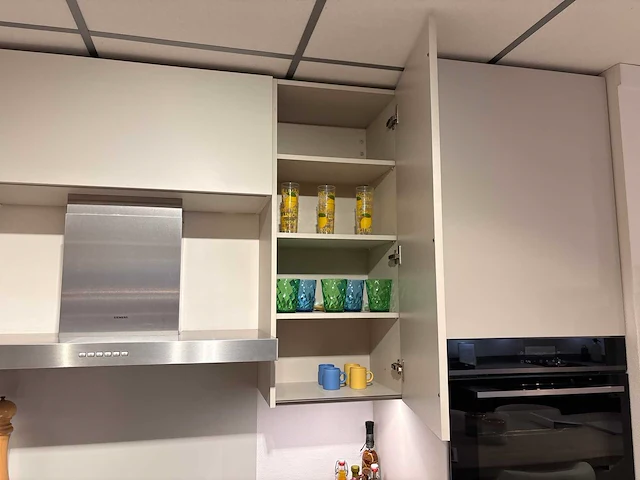 Nobilia - hoek showroomkeuken met siemens apparatuur - afbeelding 12 van  25