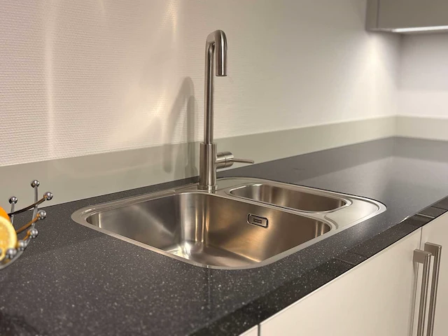 Nobilia - hoek showroomkeuken met siemens apparatuur - afbeelding 14 van  25