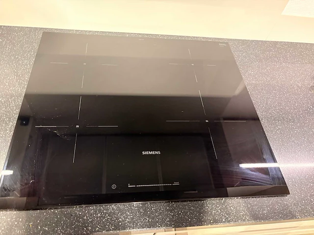 Nobilia - hoek showroomkeuken met siemens apparatuur - afbeelding 21 van  25