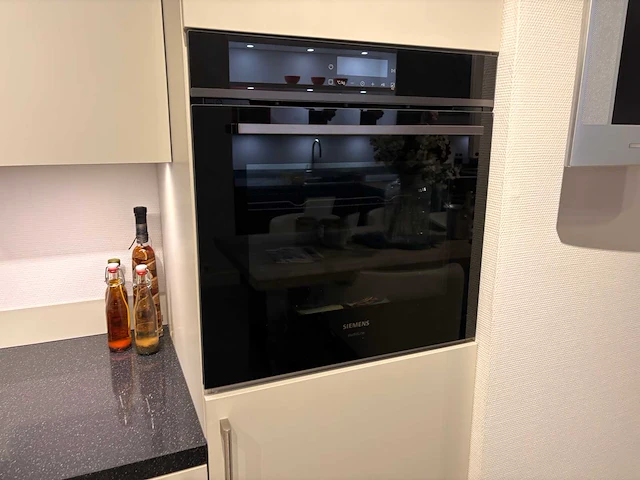 Nobilia - hoek showroomkeuken met siemens apparatuur - afbeelding 25 van  25