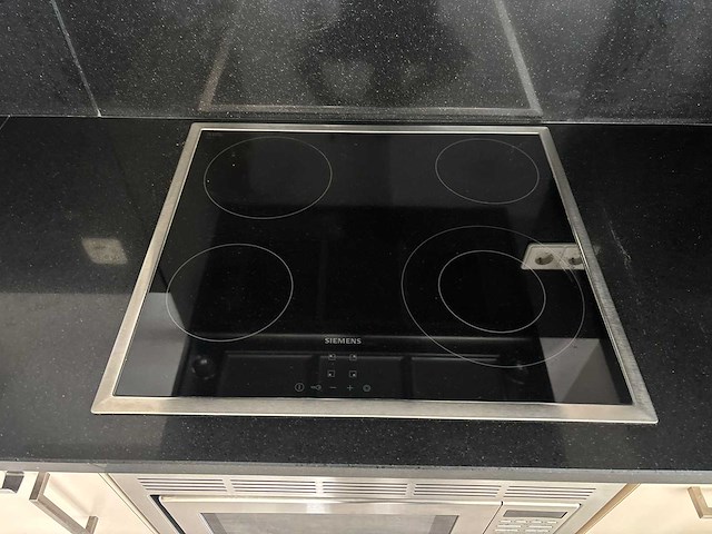 Nobilia - keuken met apparatuur - afbeelding 16 van  24