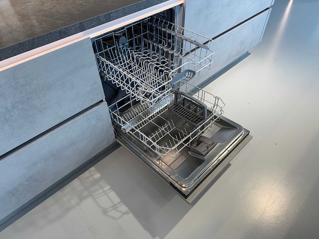 Nobilia - showroomkeuken met apparatuur - afbeelding 20 van  36