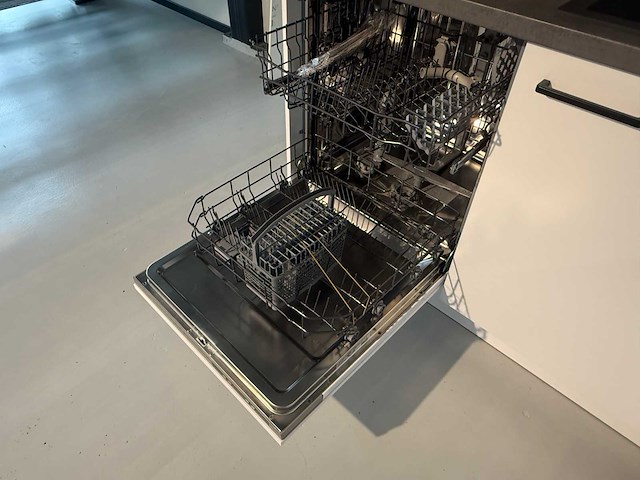 Nobilia - showroomkeuken met apparatuur - afbeelding 18 van  24