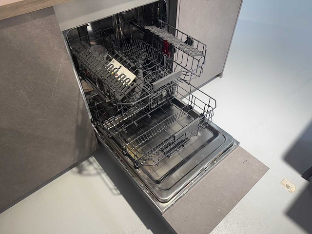 Nobilia - showroomkeuken met bauknecht/elica apparatuur - afbeelding 28 van  43