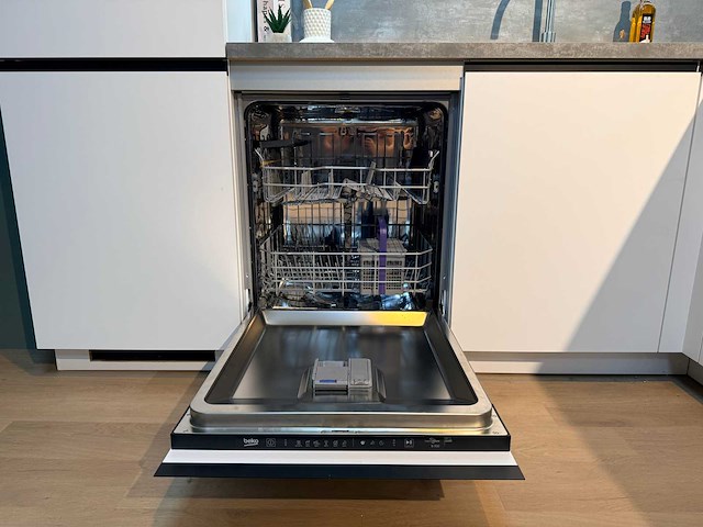 Nobilia - showroomkeuken met beko apparatuur - afbeelding 2 van  38