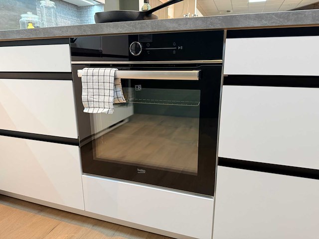 Nobilia - showroomkeuken met beko apparatuur - afbeelding 15 van  38