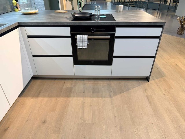 Nobilia - showroomkeuken met beko apparatuur - afbeelding 33 van  38