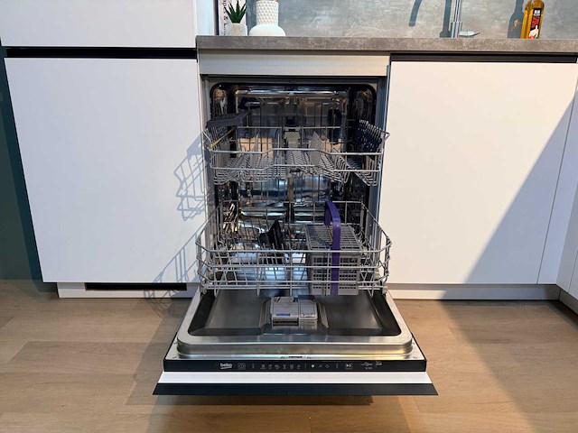 Nobilia - showroomkeuken met beko apparatuur - afbeelding 3 van  39