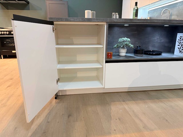 Nobilia - showroomkeuken met beko apparatuur - afbeelding 25 van  39