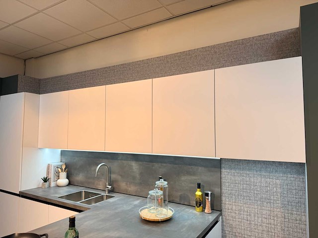 Nobilia - showroomkeuken met beko apparatuur - afbeelding 28 van  39