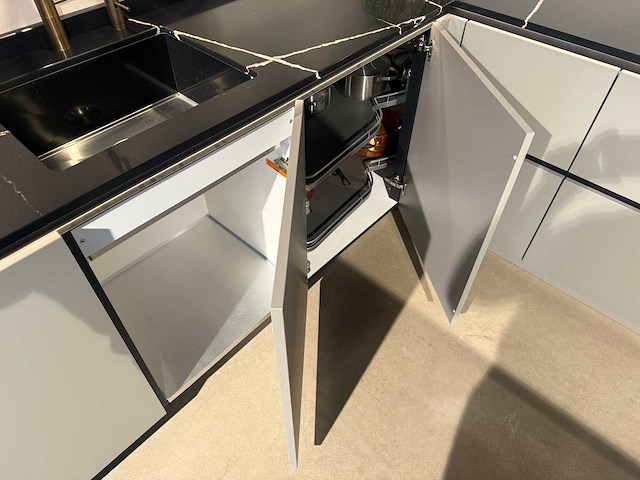 Nobilia - showroomkeuken met bora/siemens apparatuur - afbeelding 5 van  31