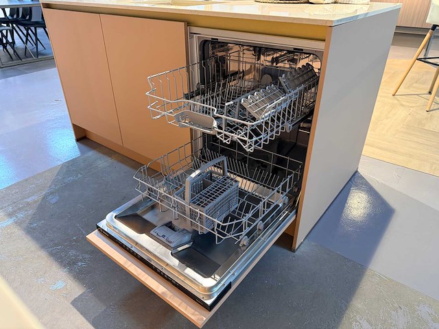 Nobilia - showroomkeuken met bosch apparatuur - afbeelding 6 van  35