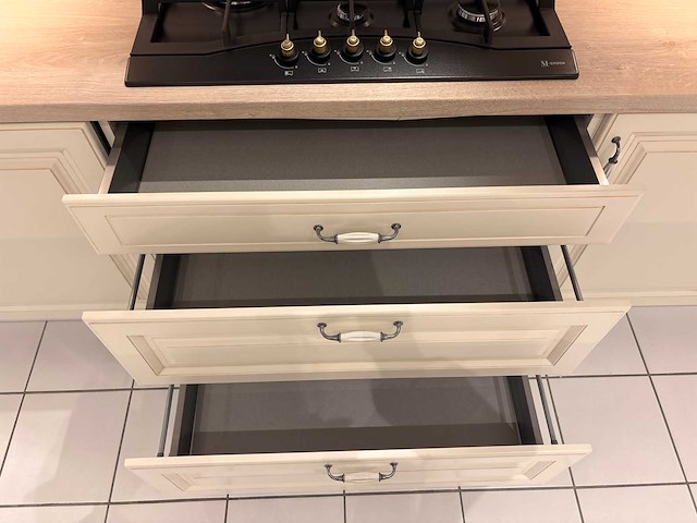 Nobilia - showroomkeuken met faber/m system apparatuur - afbeelding 24 van  36