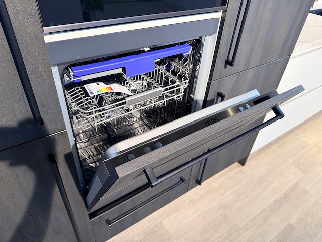 Nobilia - showroomkeuken met frilec apparatuur - afbeelding 4 van  46