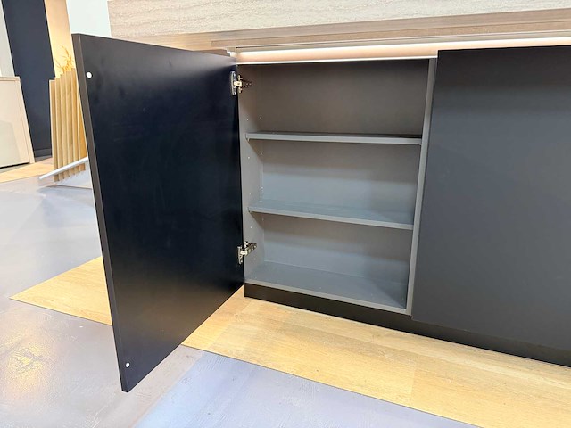 Nobilia - showroomkeuken met neff apparatuur - afbeelding 16 van  39