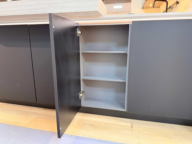 Nobilia - showroomkeuken met neff apparatuur - afbeelding 18 van  39