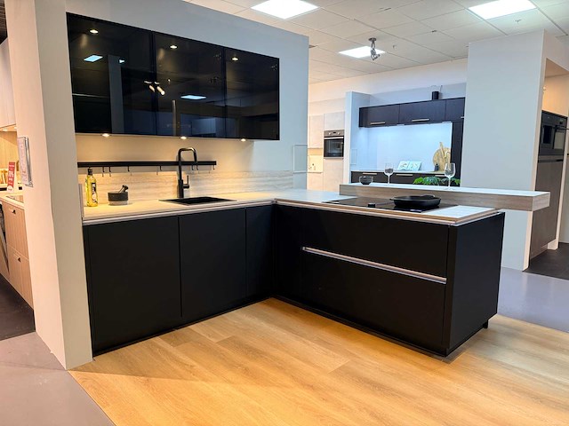 Nobilia - showroomkeuken met neff apparatuur - afbeelding 12 van  39