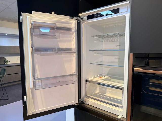 Nobilia - showroomkeuken met neff apparatuur - afbeelding 24 van  39