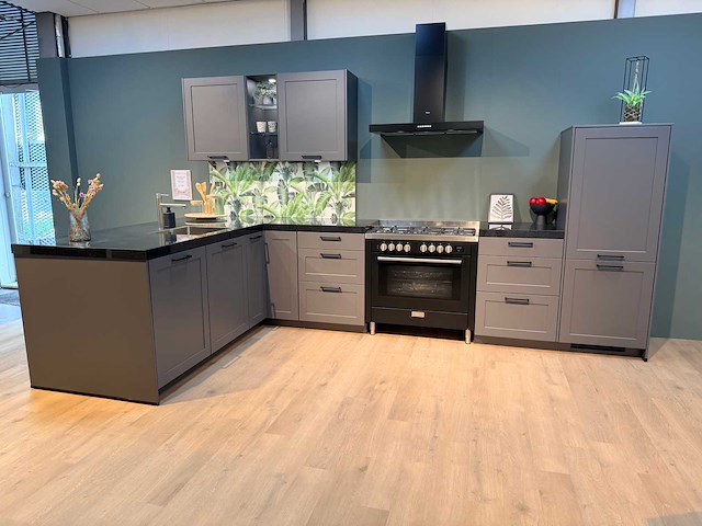 Nobilia - showroomkeuken met pelgrim apparatuur - afbeelding 1 van  37