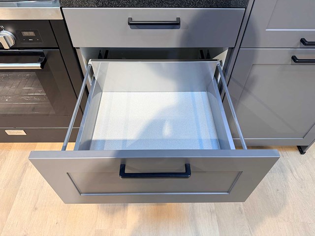 Nobilia - showroomkeuken met pelgrim apparatuur - afbeelding 24 van  37