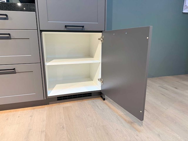 Nobilia - showroomkeuken met pelgrim apparatuur - afbeelding 27 van  37