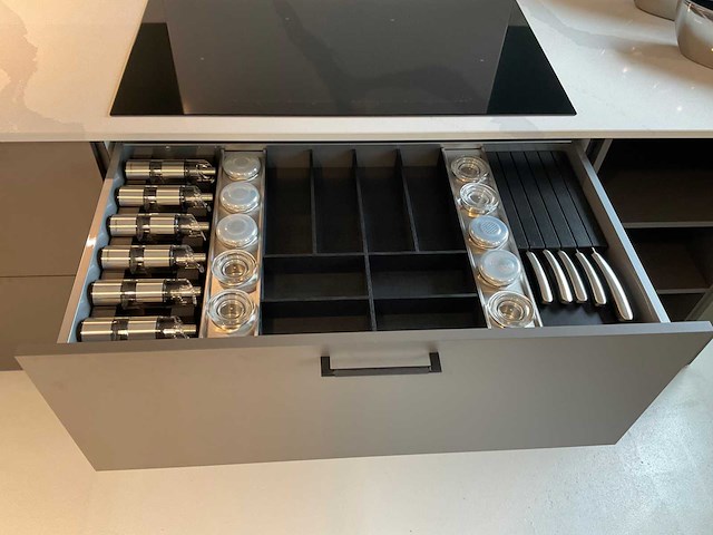 Nobilia - showroomkeuken met pelgrim apparatuur - afbeelding 2 van  20