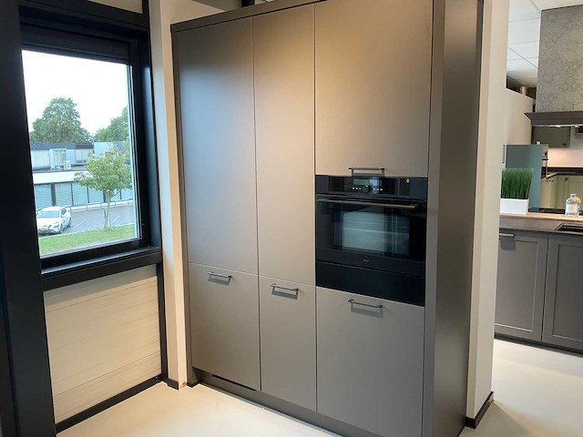 Nobilia - showroomkeuken met pelgrim apparatuur - afbeelding 9 van  20