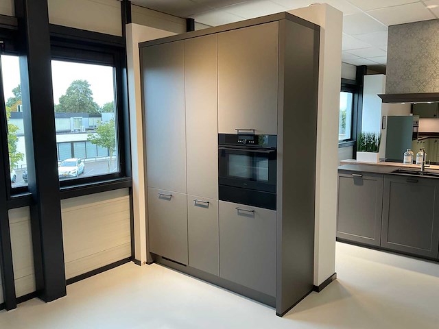Nobilia - showroomkeuken met pelgrim apparatuur - afbeelding 13 van  20