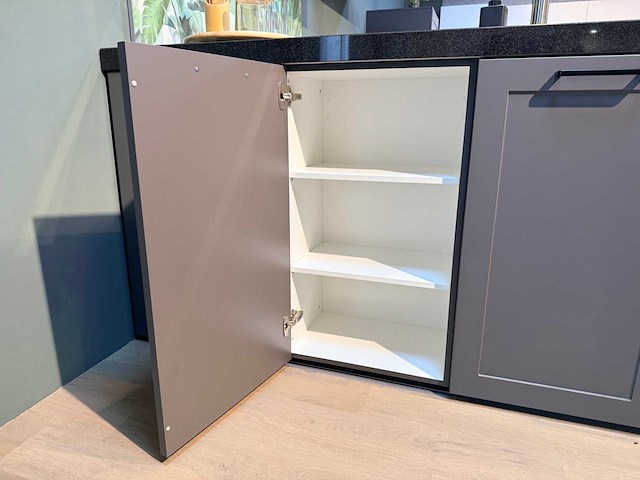 Nobilia - showroomkeuken met pelgrim apparatuur - afbeelding 33 van  37