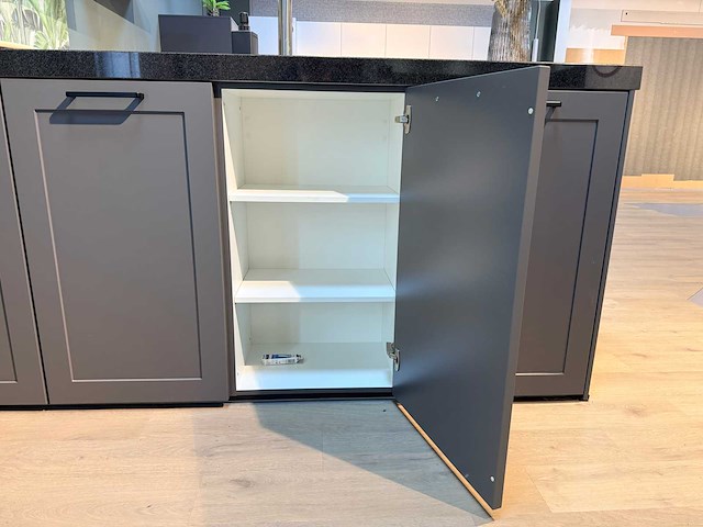 Nobilia - showroomkeuken met pelgrim apparatuur - afbeelding 34 van  37