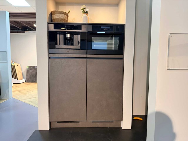 Nobilia - showroomkeuken met pelgrim apparatuur - afbeelding 23 van  37