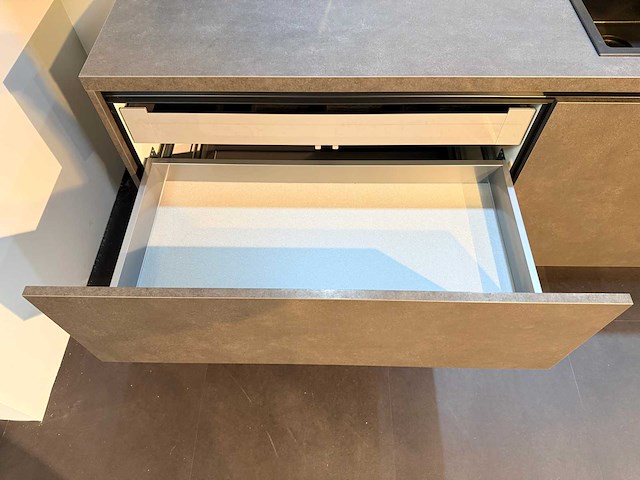 Nobilia - showroomkeuken met pelgrim apparatuur - afbeelding 33 van  37