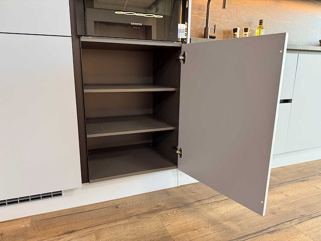 Nobilia - showroomkeuken met siemens studioline apparatuur - afbeelding 4 van  32
