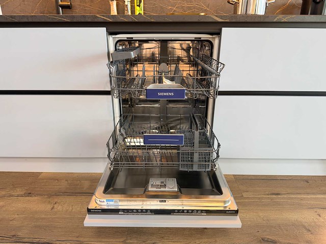 Nobilia - showroomkeuken met siemens studioline apparatuur - afbeelding 15 van  32
