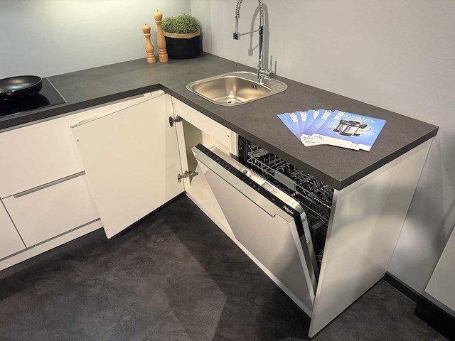 Nobilia - showroomkeuken - afbeelding 25 van  26