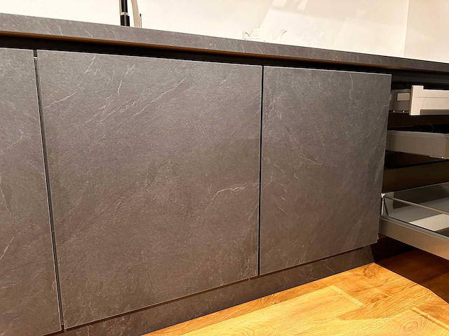 Nobilia - stoneart decor leisteen grijs - keukenopstelling - afbeelding 10 van  10