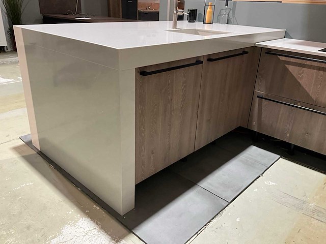 Nobilia cortona keukeneiland met achterwand - afbeelding 63 van  65